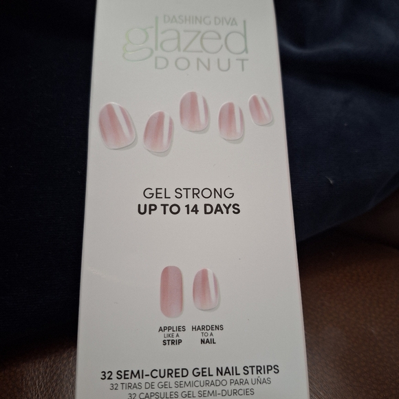 Bundle of 3 Semi-Cured Gel Nail Strips-1 Dashing Diva and 2 Nail OG - Picture 3 of 5